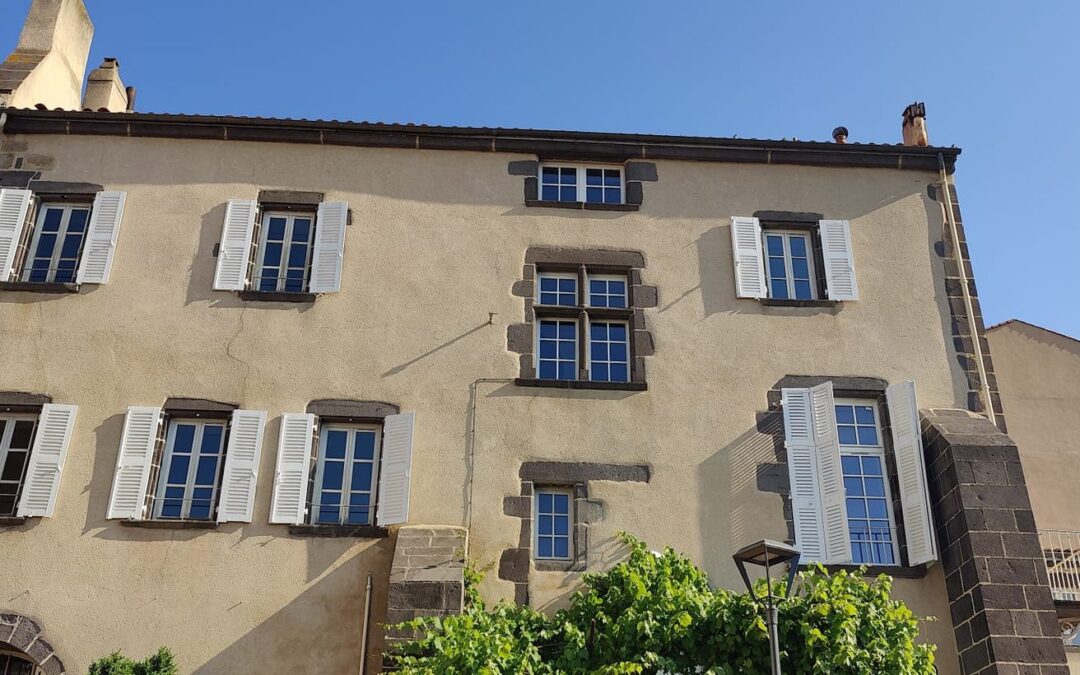 Façade de la maison BeeLive de Montferrand, ancien presbytère